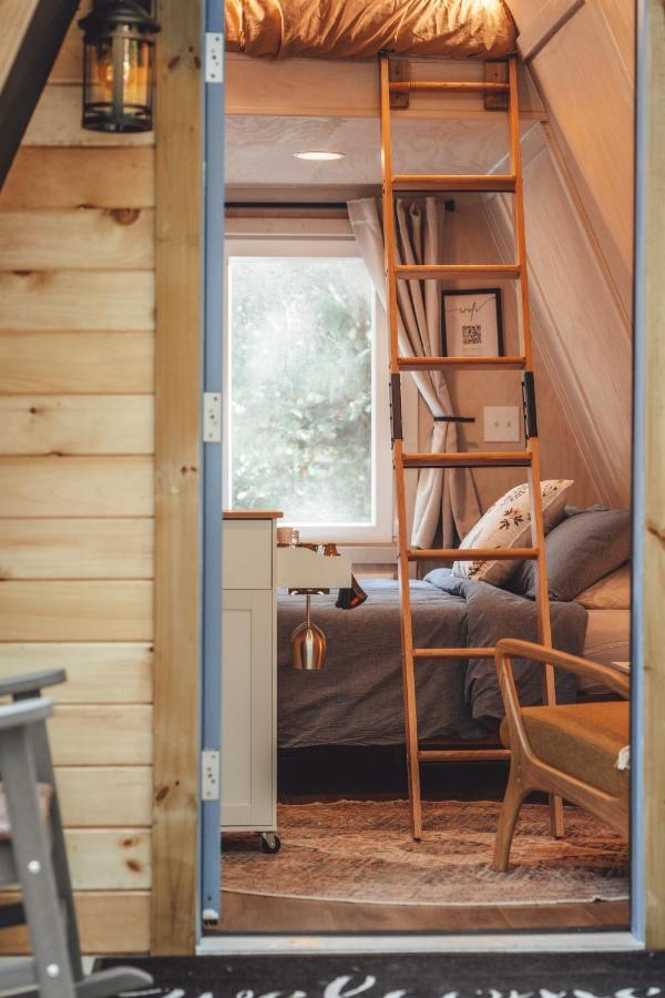 Blue Brambler Glamping A-Frame Apartment Rockbridge Exterior foto
