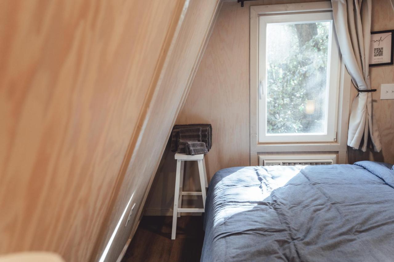 Blue Brambler Glamping A-Frame Apartment Rockbridge Exterior foto