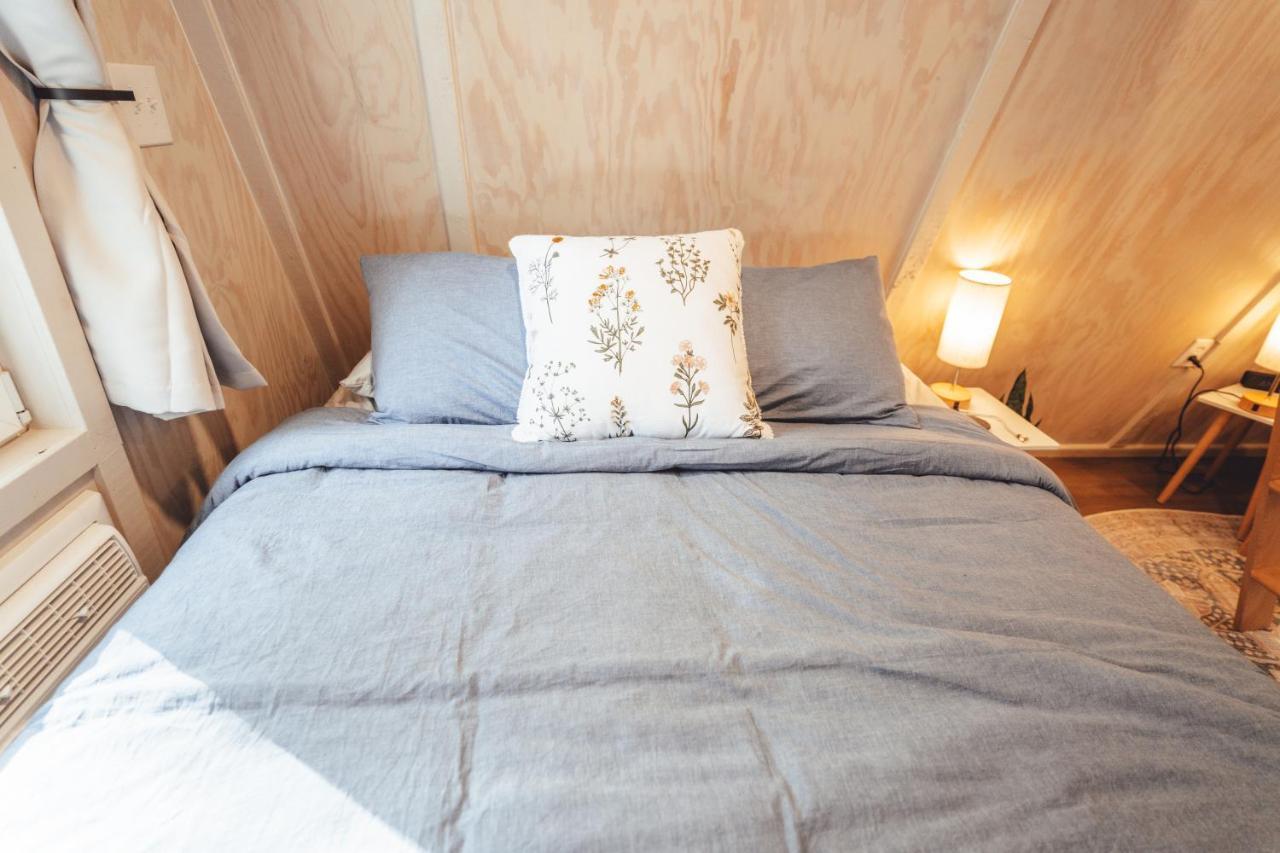 Blue Brambler Glamping A-Frame Apartment Rockbridge Exterior foto